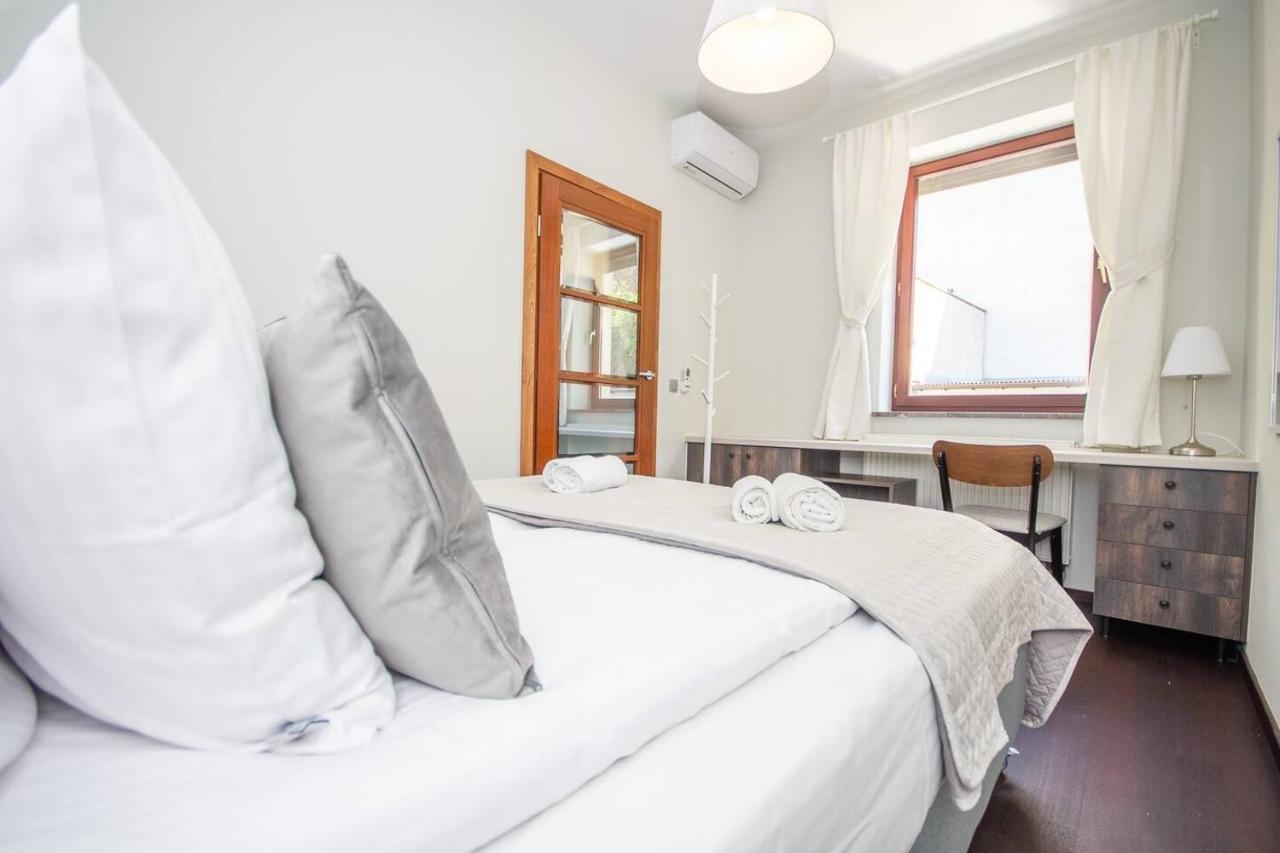 Inpoint 2-Bedrooms Apartment With Private Garden And Free Parking Krasków Exterior foto