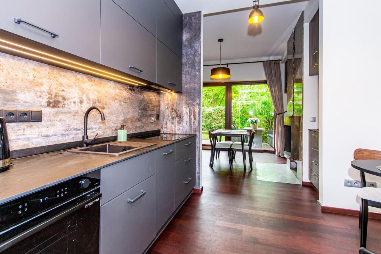 Inpoint 2-Bedrooms Apartment With Private Garden And Free Parking Krasków Exterior foto