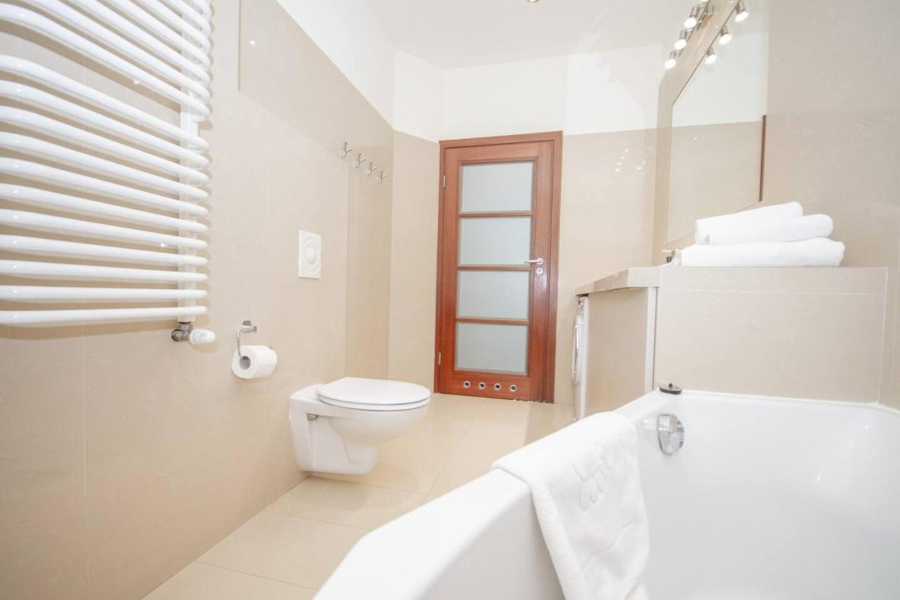 Inpoint 2-Bedrooms Apartment With Private Garden And Free Parking Krasków Exterior foto
