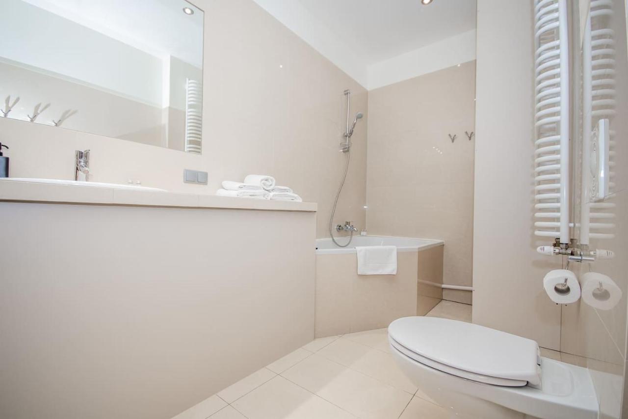 Inpoint 2-Bedrooms Apartment With Private Garden And Free Parking Krasków Exterior foto