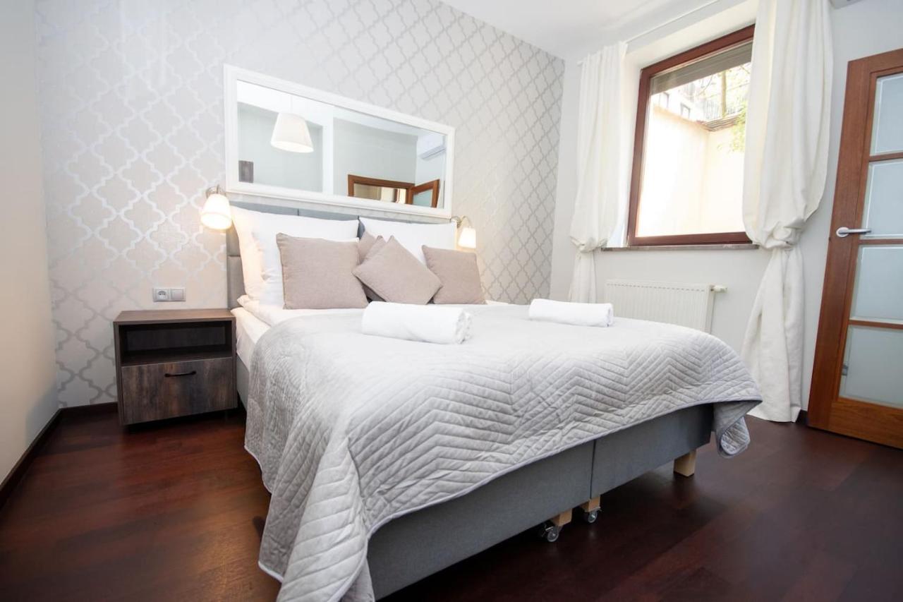 Inpoint 2-Bedrooms Apartment With Private Garden And Free Parking Krasków Exterior foto