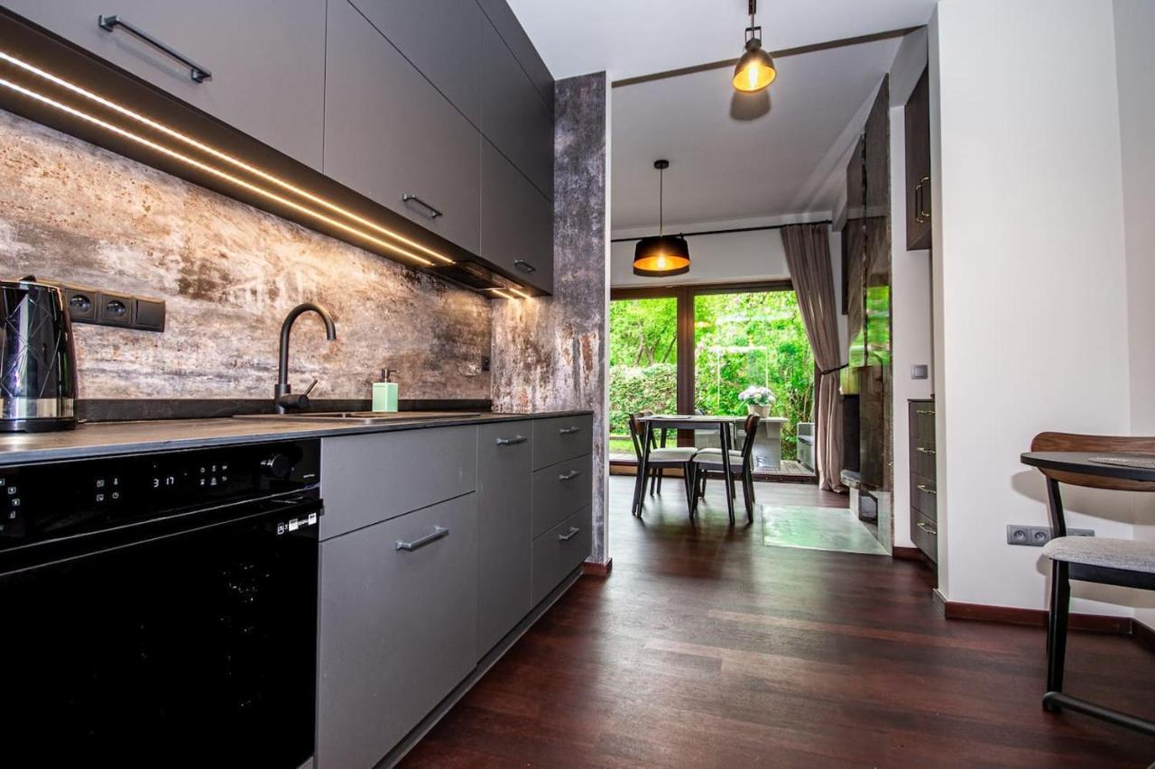 Inpoint 2-Bedrooms Apartment With Private Garden And Free Parking Krasków Exterior foto