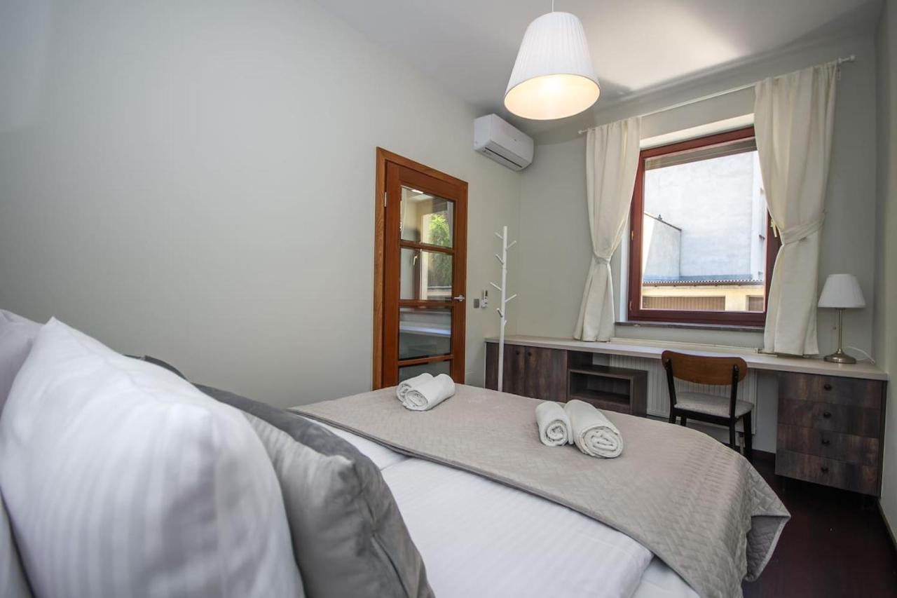 Inpoint 2-Bedrooms Apartment With Private Garden And Free Parking Krasków Exterior foto