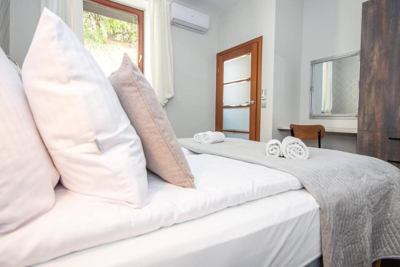 Inpoint 2-Bedrooms Apartment With Private Garden And Free Parking Krasków Exterior foto
